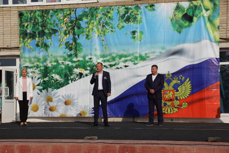В честь Дня России в Большом Камне на площади имени В.И.Кушлина состоялся праздничный концерт.